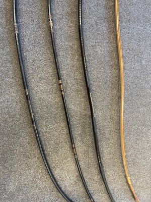 Lot 586 - FOUR UNSIGNED JAPANESE BOWS, 19TH/20TH CENTURY