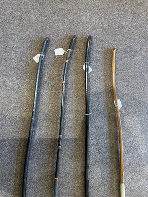 Lot 586 - FOUR UNSIGNED JAPANESE BOWS, 19TH/20TH CENTURY
