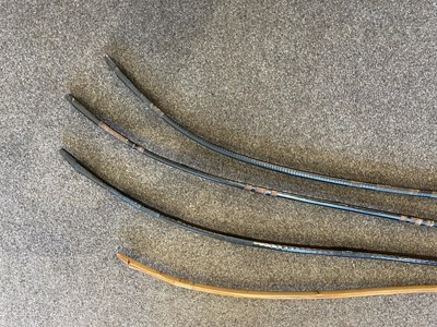 Lot 586 - FOUR UNSIGNED JAPANESE BOWS, 19TH/20TH CENTURY