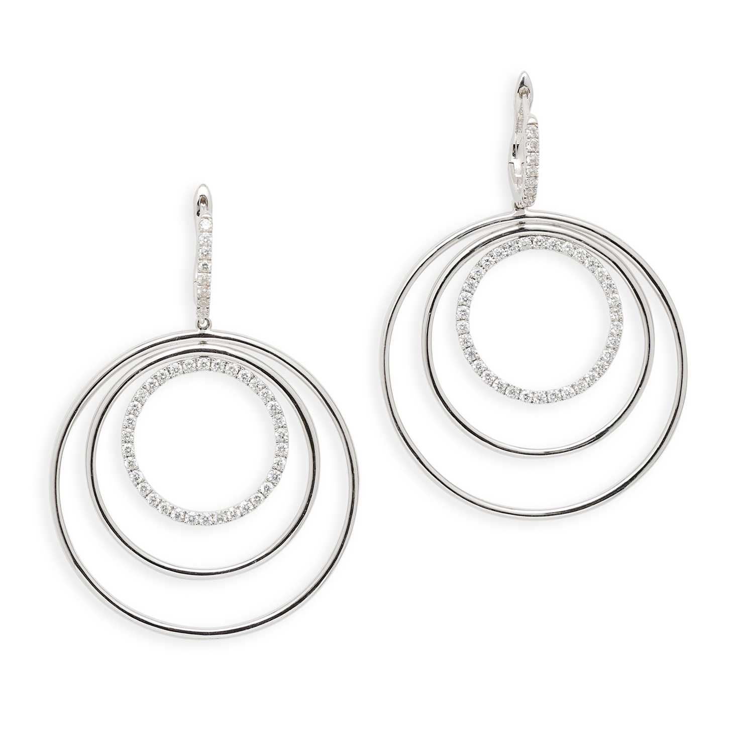 Lot 352 - KIKI MCDONOUGH, PAIR OF DIAMOND PENDENT EARRINGS