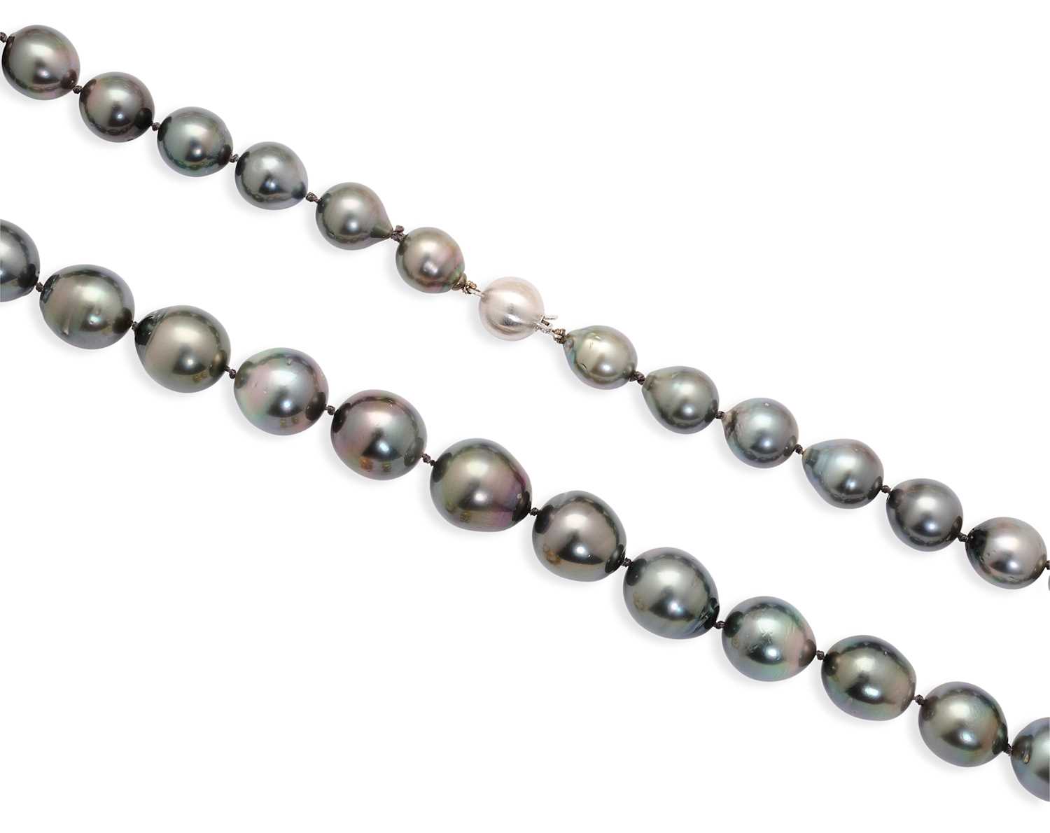 Lot 736 - SOUTH SEA CULTURED PEARL NECKLACE