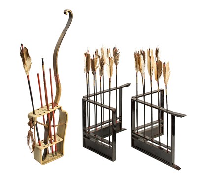 Lot 12 - A JAPANESE PALANQUIN BOW (RIMANKYUU) AND TWO RACKS OF SMALL ARROWS, EDO PERIOD