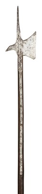 Lot 253 - A GERMAN HALBERD, THIRD QUARTER OF THE 16TH CENTURY