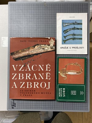 Lot 909 - VZACNE ZBRANE A ZBROJ ZE SBIREK VOJENSKENO MUZEA V PRAZE