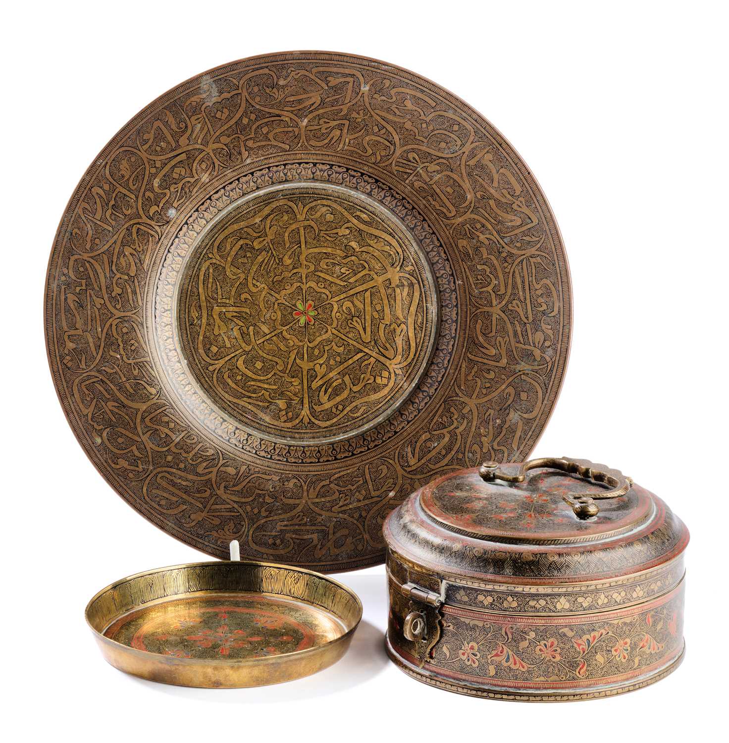 Lot 51 - AN ENGRAVED AND LAC INLAID BRASS PAN DAN, NORTHERN INDIA, LATE 19TH CENTURY