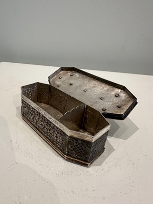 Lot 259 - A PARCEL GILT SILVER TOBACCO BOX, SUMATRA, INDONESIA, 18TH/19TH CENTURY