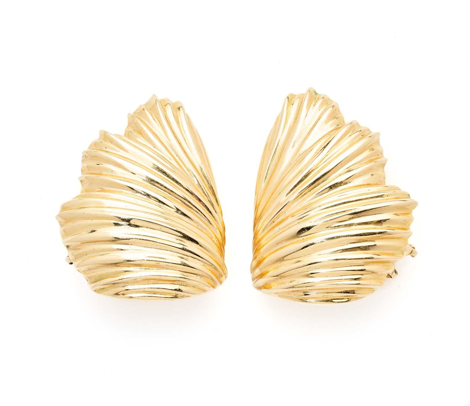 Lot 337 - A PAIR OF EAR CLIPS