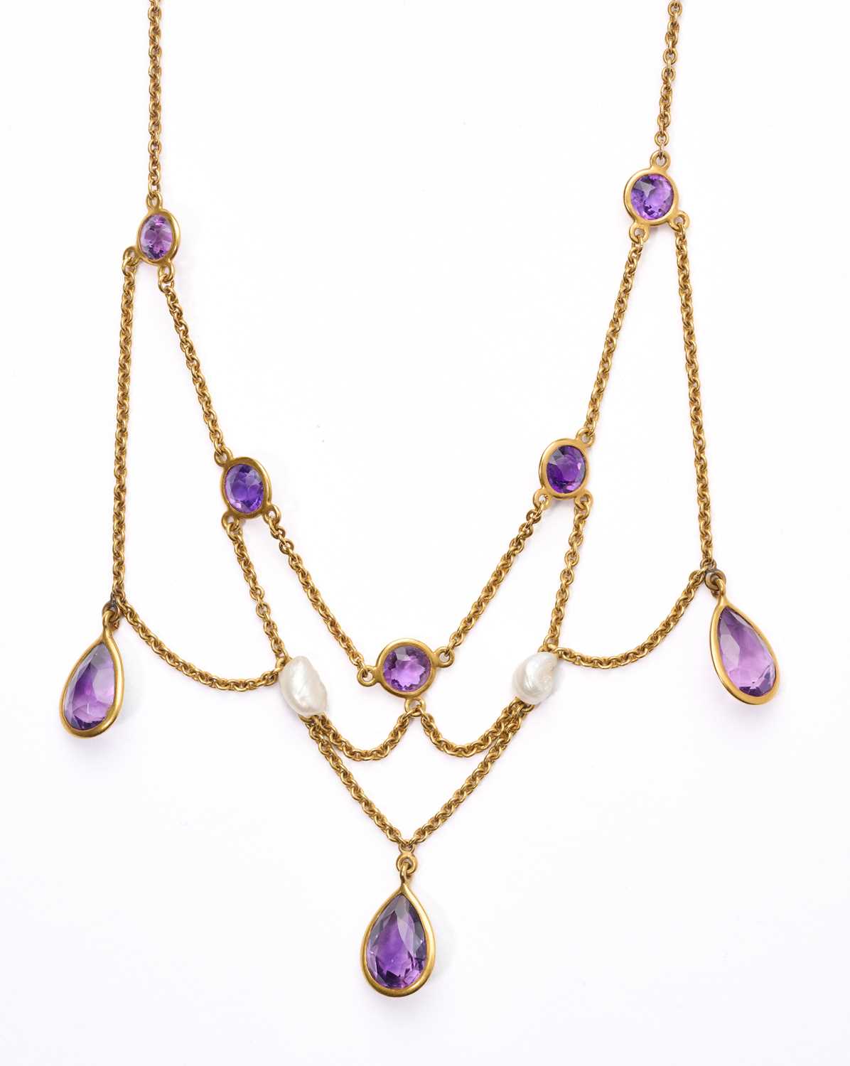 Lot 350 - ARTS & CRAFTS, GOLD, AMETHYST AND BLISTER PEARL NECKLACE, 1900s