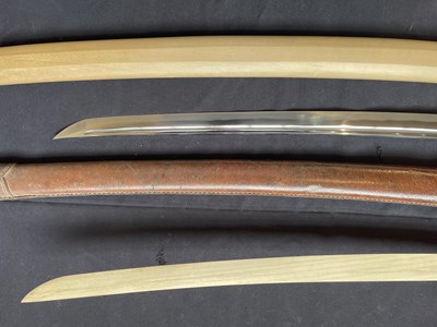 Lot 589 - A JAPANESE SHIN-GUNTO, THE BLADE 1750-1850, MILITARY MOUNTS 1942-1945