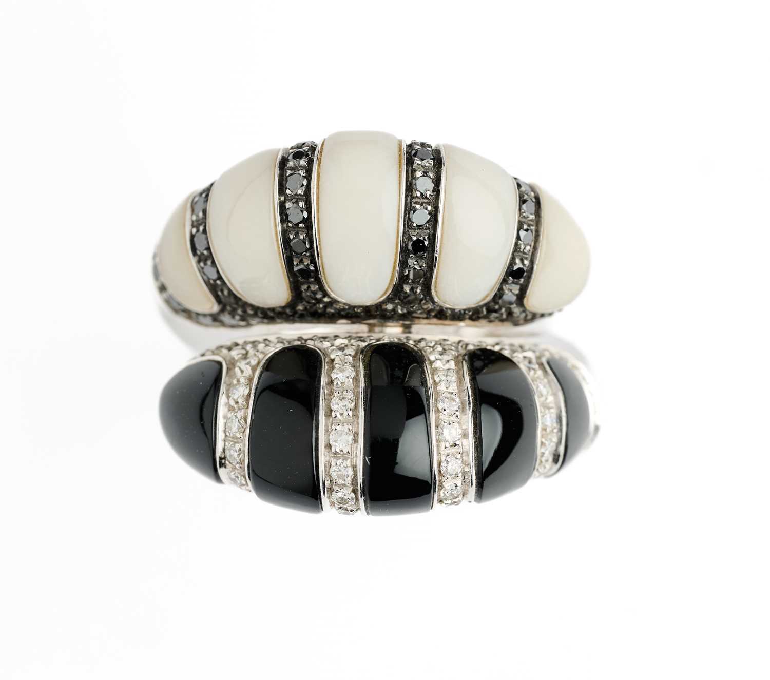 Lot 329 - HARDSTONE AND DIAMOND RING