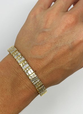 Lot 375 - DIAMOND BRACELET