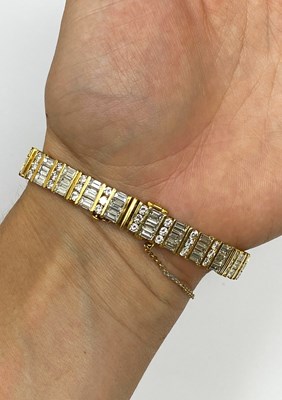 Lot 375 - DIAMOND BRACELET