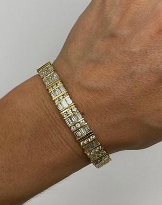 Lot 375 - DIAMOND BRACELET