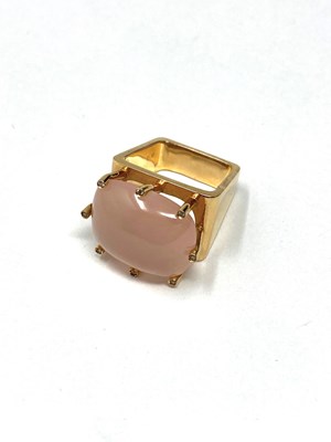 Lot 346 - ROSE QUARTZ AND DIAMOND RING