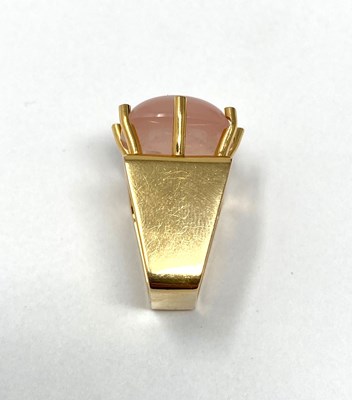 Lot 346 - ROSE QUARTZ AND DIAMOND RING
