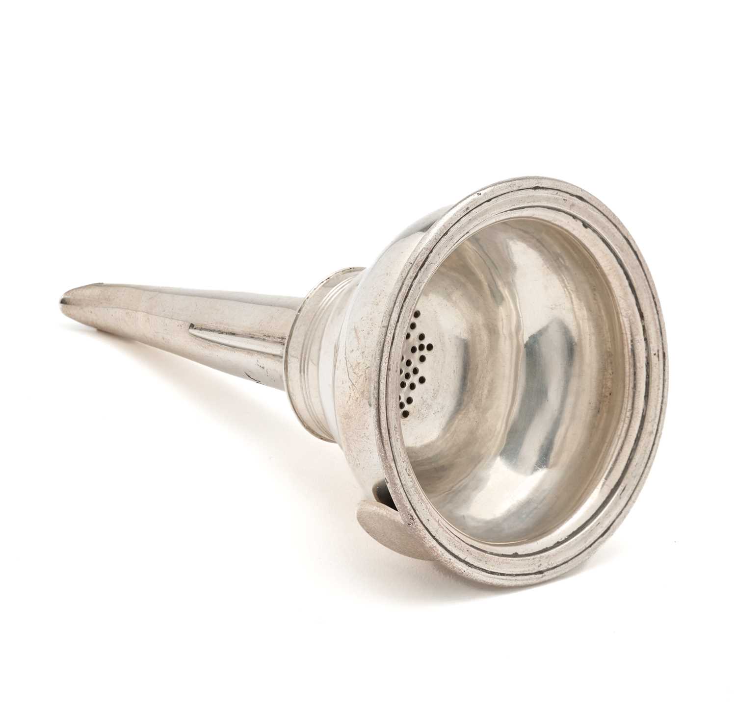 Lot 578 - A VICTORIAN SILVER WINE FUNNEL, EDWARD BARNARD & SONS, LONDON, 1842