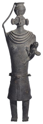 Lot 44 - A LARGE BASTAR FIGURE OF A MOTHER AND CHILD