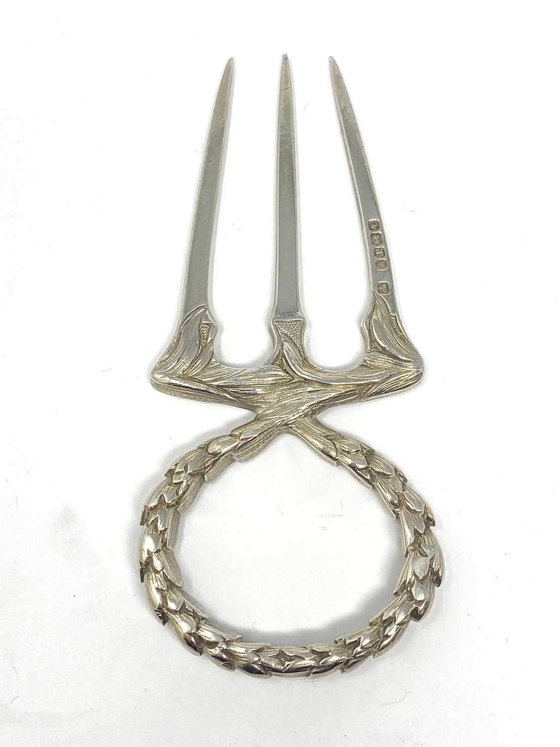 Lot 129 - A VICTORIAN SILVER BREAD FORK, ROBERTS & BELK, SHEFFIELD, 1886