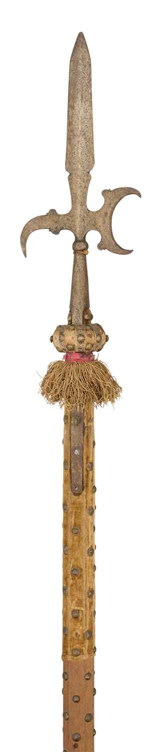 Lot 715 - A SERGEANTS HALBERD, 18TH CENTURY