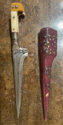 Lot 624 - AN INDO-PERSIAN DAGGER (PESH-KABZ), 19TH CENTURY