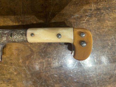 Lot 624 - AN INDO-PERSIAN DAGGER (PESH-KABZ), 19TH CENTURY