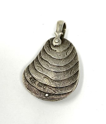 Lot 159 - A VICTORIAN SILVER 'OYSTER SHELL' PIN CUSHION, THOMAS JOHNSON, LONDON, 1874