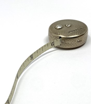 Lot 160 - A VICTORIAN SILVER TAPE MEASURE, THOMAS JOHNSON, LONDON, 1862