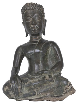 Lot 72 - AN AYUTHIA BRONZE FIGURE OF BUDDHA