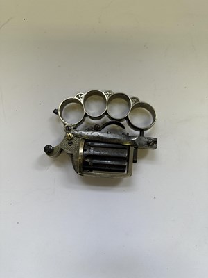Lot 416 - A LIEGE PIN-FIRE SIX-SHOT KNUCKLE-DUSTER REVOLVER OF DOLNE (APACHE) TYPE AND OF SMALL BORE