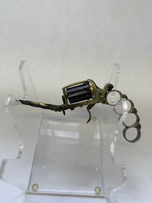 Lot 416 - A LIEGE PIN-FIRE SIX-SHOT KNUCKLE-DUSTER REVOLVER OF DOLNE (APACHE) TYPE AND OF SMALL BORE