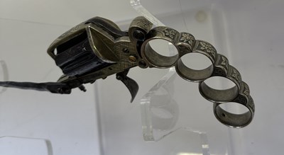 Lot 416 - A LIEGE PIN-FIRE SIX-SHOT KNUCKLE-DUSTER REVOLVER OF DOLNE (APACHE) TYPE AND OF SMALL BORE