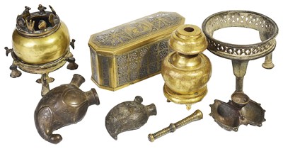 Lot 87 - A COLLECTION OF METALWORK