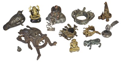 Lot 90 - A GROUP OF SMALL METAL OBJECTS AND FIGURES