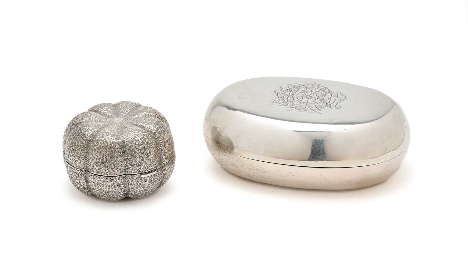 Lot 567 - A VICTORIAN SILVER SOAP BOX AND COVER AND A SILVER 'PUMPKIN' BOX, BOTH LONDON