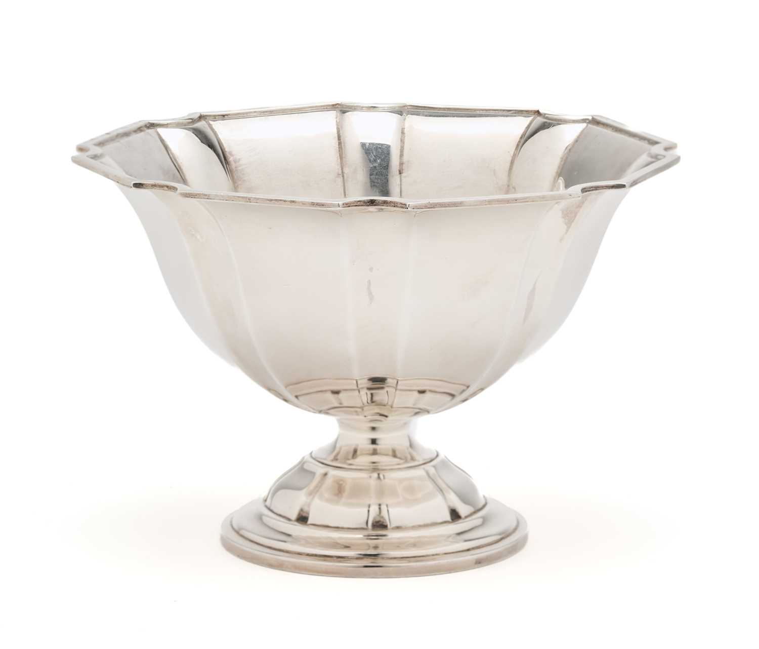 Lot 556 - A GEORGE V SILVER BOWL, MAPPIN & WEBB LTD., LONDON, 1925