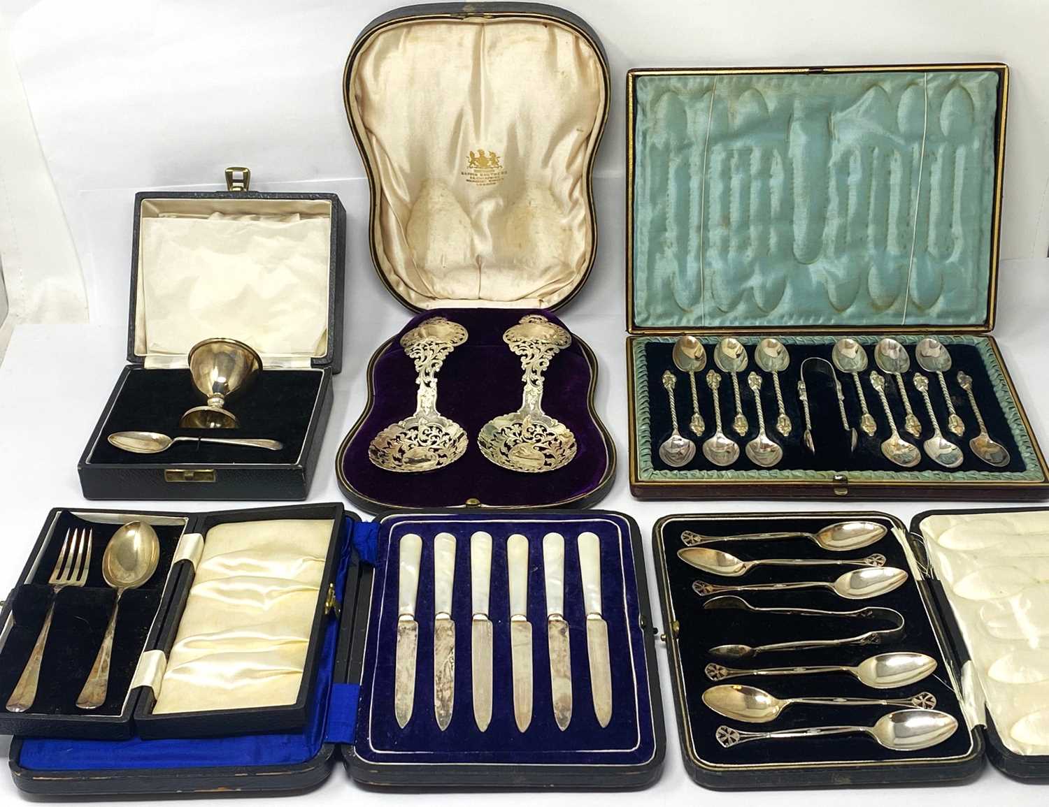 Lot 559 - A GROUP OF SIX CASES OF SILVER AND ELECTROPLATE