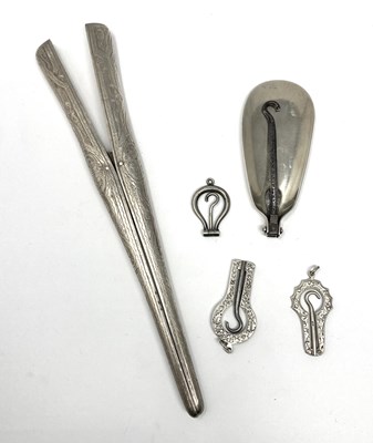Lot 188 - A PAIR OF VICTORIAN SILVER GLOVE STRETCHERS AND A PATENT SHOE HORN BUTTON HOOK, BOTH LONDON, 1880 /83 RESPECTIVELY