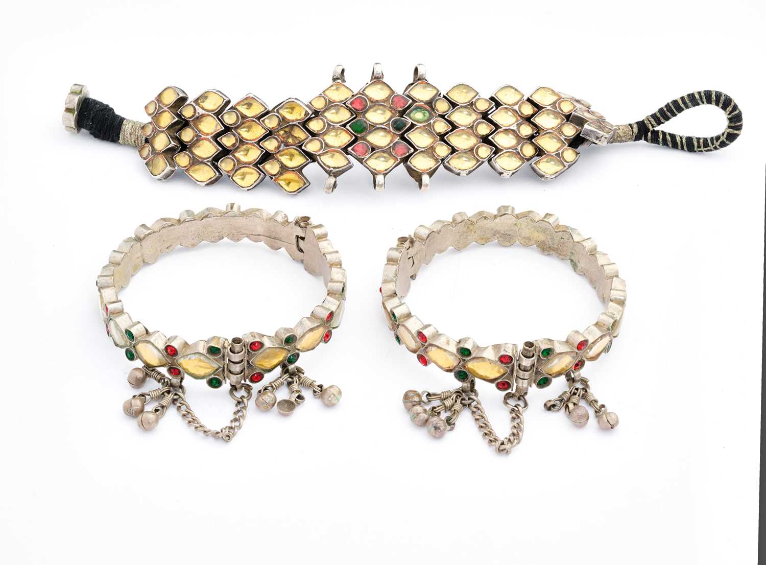 Lot 63 - A SET OF THREE GLASS INLAID PIECES OF JEWELLERY, NORTHERN INDIA, LATE 19TH/EARLY 20TH CENTURY