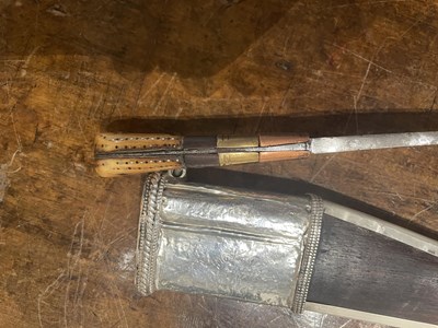 Lot 6 - A SOUTH INDIAN SMALL DAGGER, 18TH/19TH CENTURY, PROBABLY KERALA