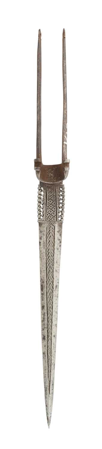 Lot 5 - A RARE INDIAN BAYONET, 19TH CENTURY
