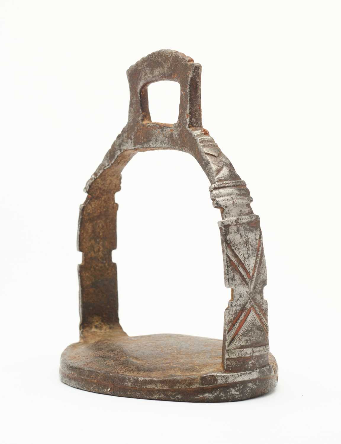 Lot 20 - A SOUTH INDIAN IRON STIRRUP (RAKAB), 18TH CENTURY