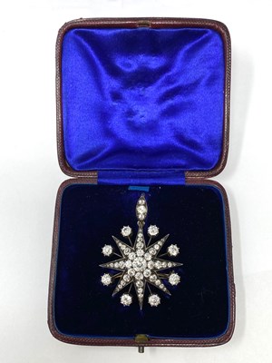 Lot 835 - VICTORIAN DIAMOND STAR BROOCH/PENDANT, 1890s