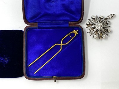 Lot 835 - VICTORIAN DIAMOND STAR BROOCH/PENDANT, 1890s