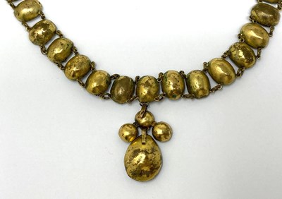Lot 826 - RARE 'QUEEN ANNE' AQUAMARINE PASTE NECKLACE, 1750s