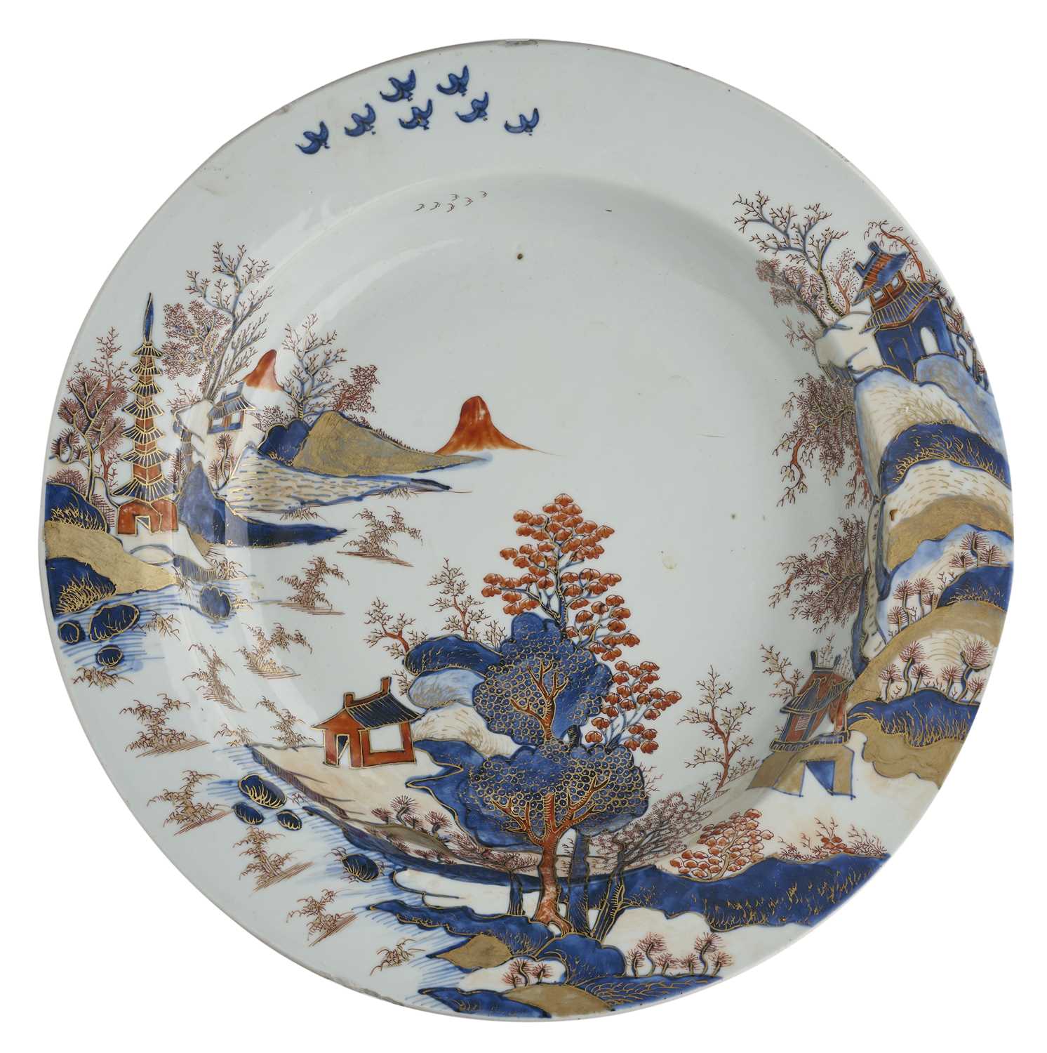 Lot 26 - A LARGE CHINESE IMARI BASIN, 18TH CENTURY