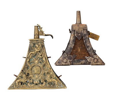 Lot 733 - A GERMAN MUSKETEER’S PRIMING-FLASK, LATE 16TH/EARLY 17TH CENTURY