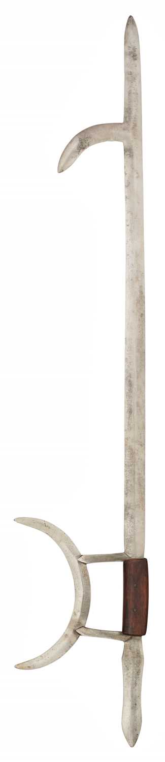 Lot 507 - A CHINESE HOOK SWORD, LATE QING DYNASTY