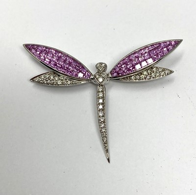 Lot 823 - BOODLES: SAPPHIRE AND DIAMOND BROOCH