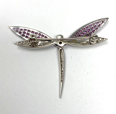 Lot 823 - BOODLES: SAPPHIRE AND DIAMOND BROOCH