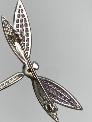 Lot 823 - BOODLES: SAPPHIRE AND DIAMOND BROOCH